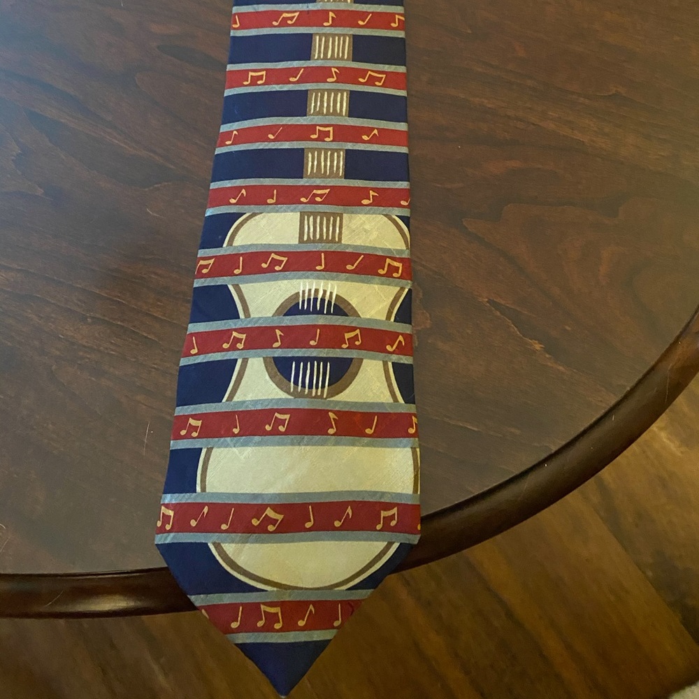 New! Dad got the beats? This tie is for him!!!